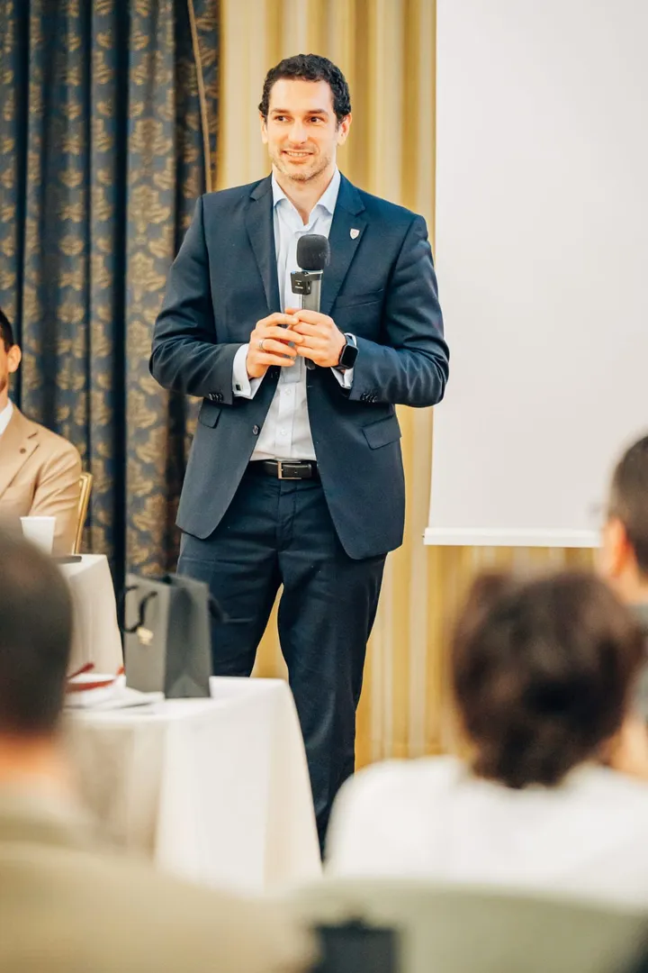 Riccardo Mazzon speaking at an event